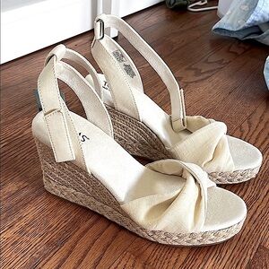 Brand New- Toms 8.5 Women's Cream Wedge Sandals